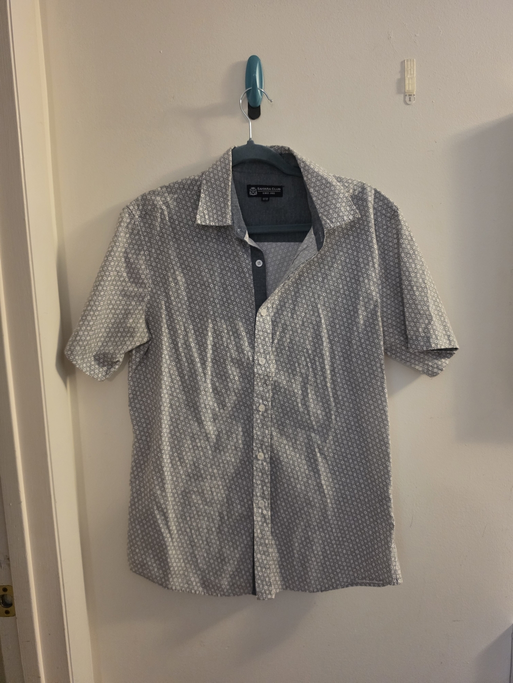 Sahara Club  Short-Sleeve Button-Down Shirt  Light Gray Pattern With Dice Size M